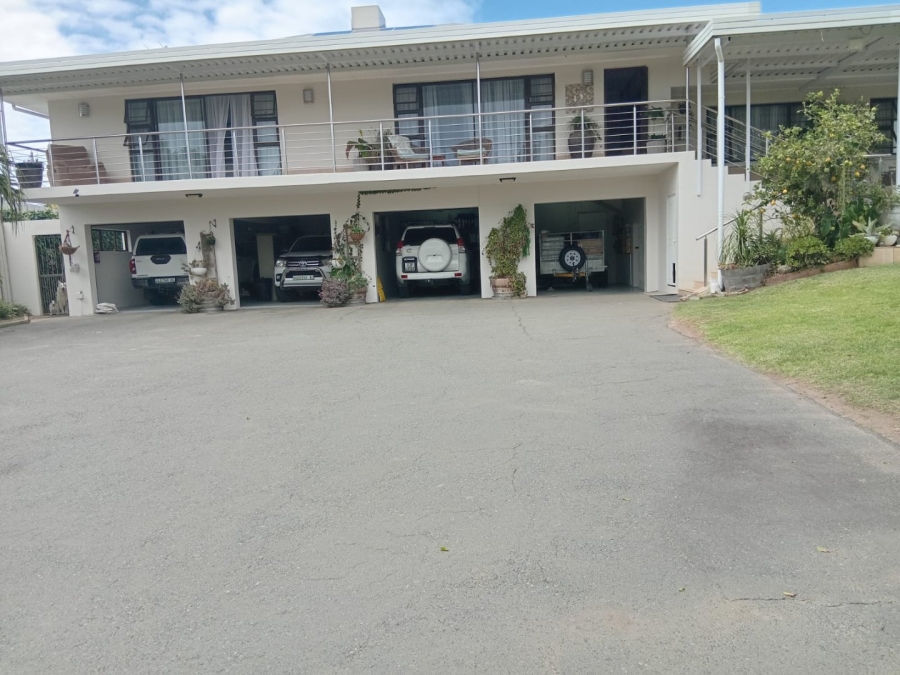 6 Bedroom Property for Sale in Gonubie Eastern Cape